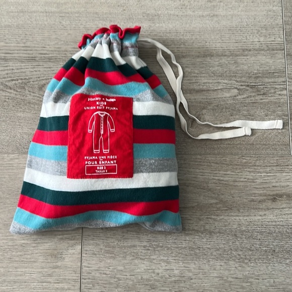 3 Pairs Toddler Pajamas- 2T - Picture 5 of 10